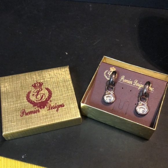 Premier designs vintage rhine stone clip on earrings​ - Picture 2 of 6